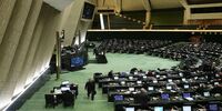 انتقاد روزنامه اصولگرا از نمایندگان تندرو مجلس/ «هیس» برای منتقدان نیست؛ برای حاشیه‌هایی است که وحدت را می‌بلعند/ دشمن بیرونی برای دیدن شکاف‌های داخلی نیازی به دعوت ندارد