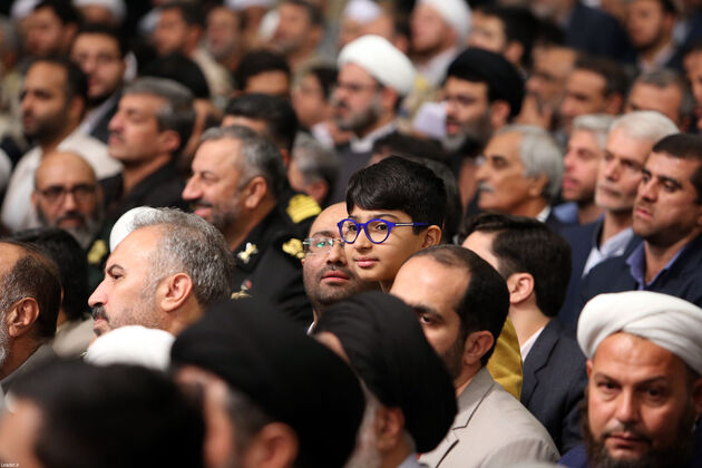 تصاویر دیدار مسئولان نظام، مهمانان کنفرانس وحدت و سفرای کشورهای اسلامی با رهبری