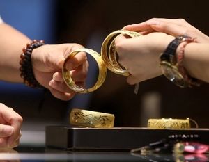 فروش طلا برای گذران زندگی روزمره | طلا دیگر کالای زینتی نیست، «صندوقِ اضطراری» خانواده‌های ایرانی شده است!