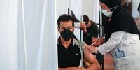 خبر جدید در مورد واکسن کرونا؛ افراد بالای ۱۸ سال دوز سوم دریافت می کنند