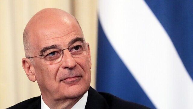 وزیر امور خارجه این کشور شخصا بسته‌های کمکی را به اوکراین می‌برد