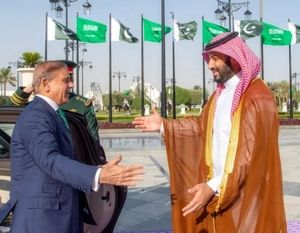 بازی خطرناک پاکستان بین ایران و عربستان | اسلام‌آباد بر روی یک طناب باریک دیپلماتیک ایستاده است