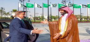 بازی خطرناک پاکستان بین ایران و عربستان | اسلام‌آباد بر روی یک طناب باریک دیپلماتیک ایستاده است