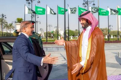 بازی خطرناک پاکستان بین ایران و عربستان | اسلام‌آباد بر روی یک طناب باریک دیپلماتیک ایستاده است