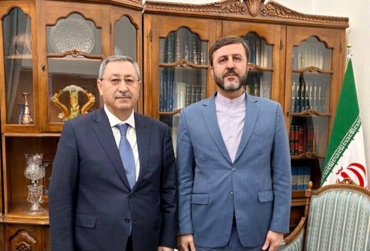 رایرنی غریبآبادی با دستیار ویژه الهام علی اف: بهترین راه برای از بین بردن سوء تفاهم ها گفتگو با حسن نیت است