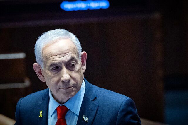 این تصویر از نتانیاهو مثل بمب صدا کرد/ اقدامی عجیب برای جلوگیری از جاسوسی+ عکس