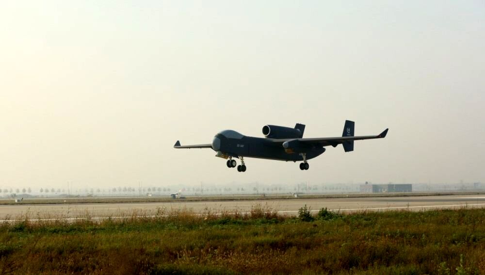 پهپاد قاتل ۱۶ تٌنی با توان حمل بمب‌های جنگنده به میدان آمد