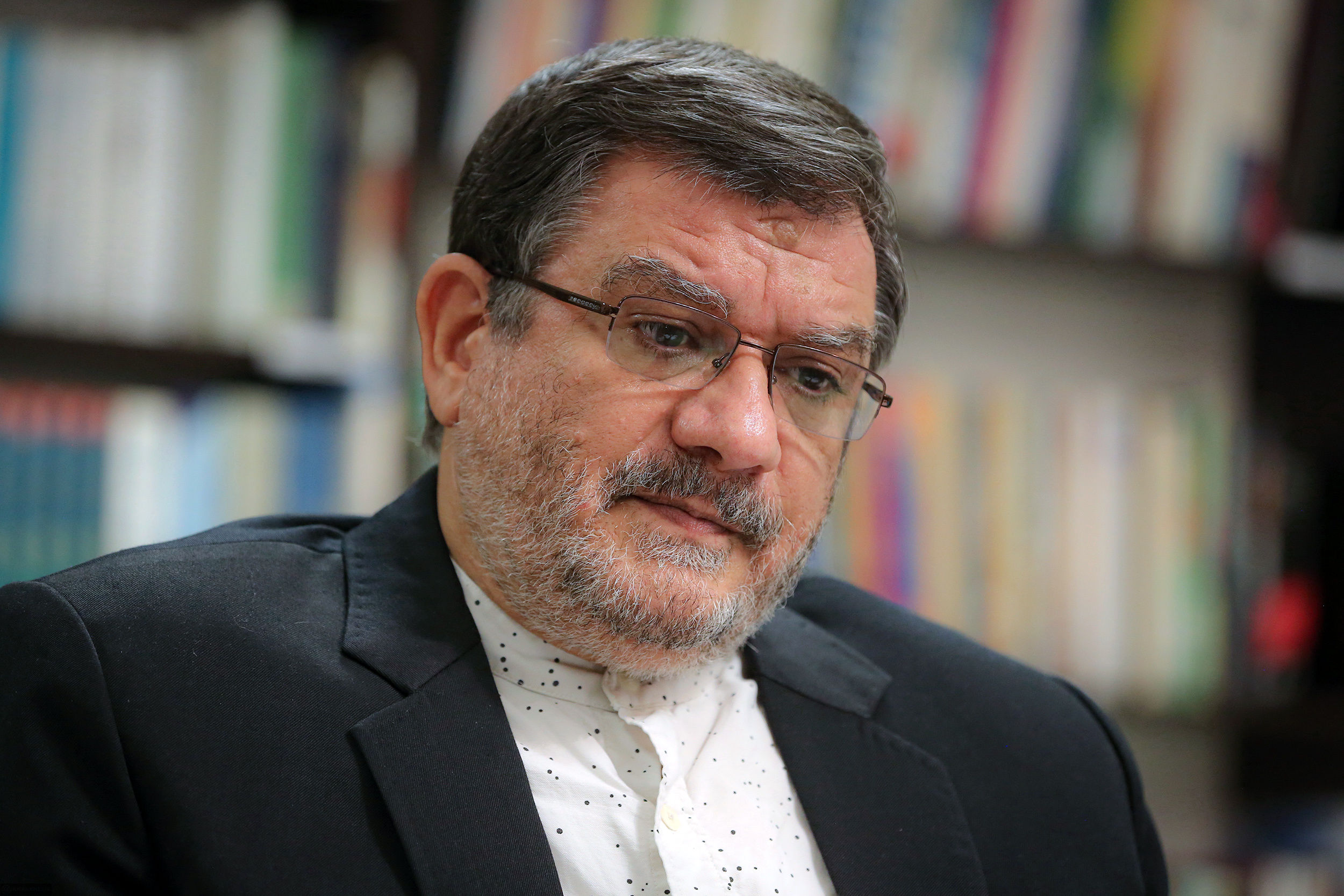 در حق ناطق نوری و لاریجانی جفا شد / برای جمع کردن فالوور کلمات زشتی از تریبون مجلس می گویند + فیلم