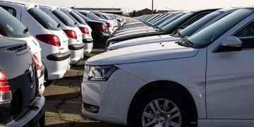 اثر قیمت دلار بر بازار خودرو | پژو ۲۰۷ دنده‌ای 200 میلیون گران شد | افزایش 350 میلیونی قیمت یک مونتاژی+ جدول