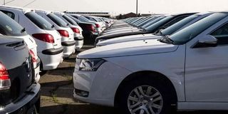 اثر قیمت دلار بر بازار خودرو | پژو ۲۰۷ دنده‌ای 200 میلیون گران شد | افزایش 350 میلیونی قیمت یک مونتاژی+ جدول