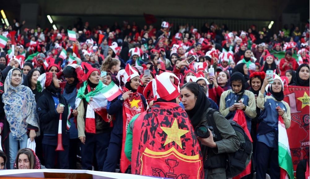 هشدار در مورد تعلیق فوتبال ایران این بار به دلیل عدم ورود بانوان به استادیوم