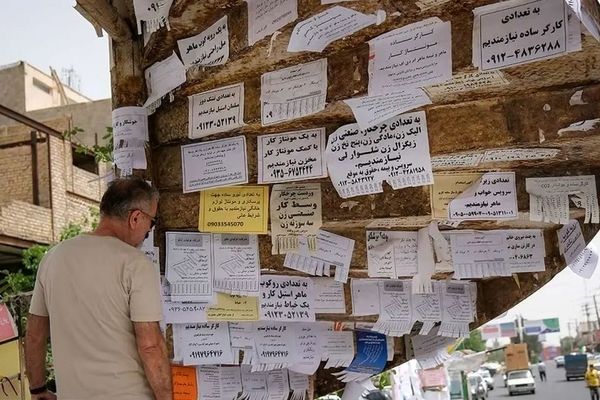 شوک جنگ به مشاغل غیررسمی | عزیزخانی: بحران معیشت بیکاران را باید جدی گرفت | انتظار یک‌سویه از بخش خصوصی بدون راهکار حمایتی به سرانجام نمی رسد