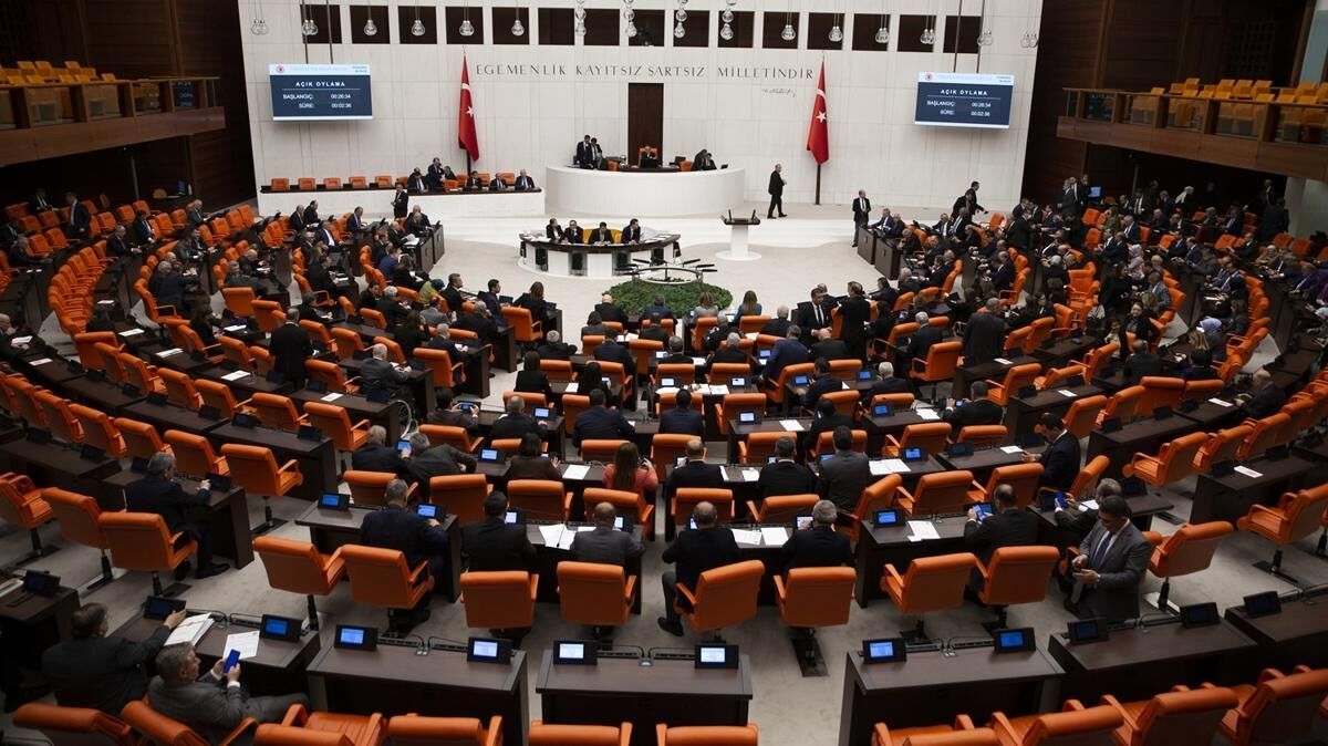 برگزاری نخستین جلسه مجلس جدید ترکیه / ریاست مجلس را نماینده کدام حزب برعهده داشت؟ 