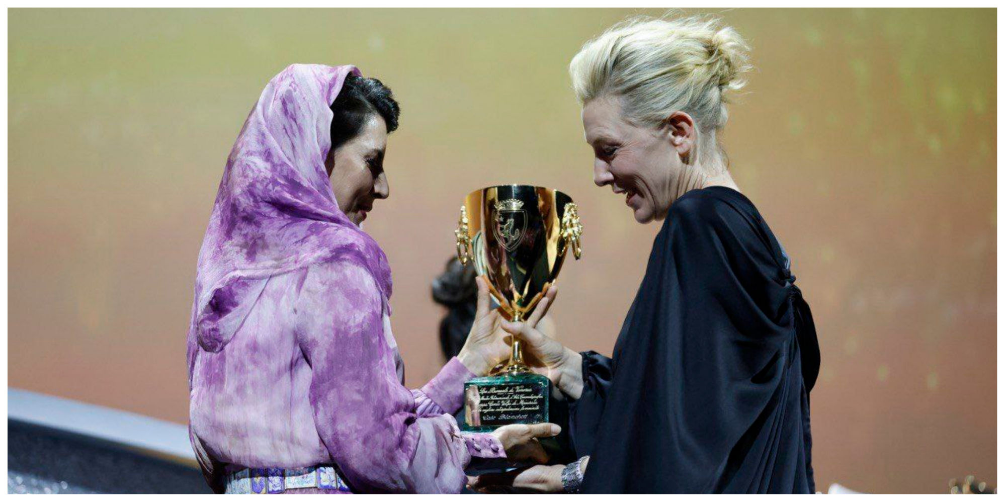 لیلا حاتمی جایزه بهترین بازیگر زن را اهدا کرد