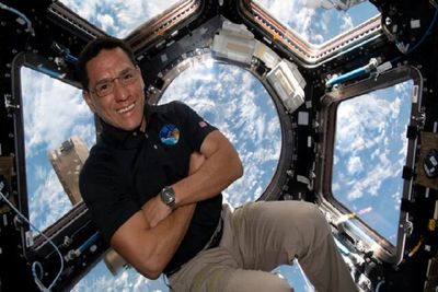 این فضانورد روس رکورددار بیشترین حضور در فضا شد + فیلم 2