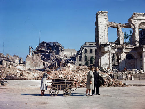 تجربه‌های مدیریت اقتصاد در جنگ برای ایران؛ از خطای بریتانیایی تا ابطال تجربی یک تئوری در آلمان | مدیریت دستوری اقتصاد نه ممکن، نه مطلوب!