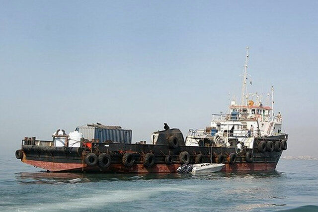 توقیف کشتی حامل سوخت قاچاق در خلیج‌ فارس