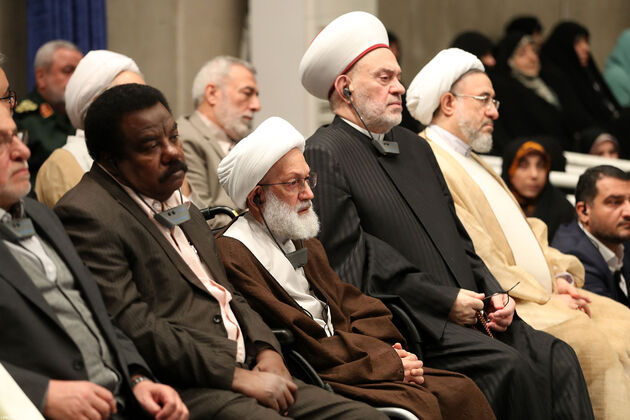 تصاویر دیدار مسئولان نظام، مهمانان کنفرانس وحدت و سفرای کشورهای اسلامی با رهبری