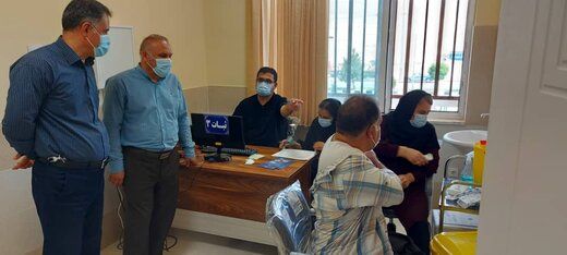 گلایه وزیر بهداشت از معطلی مردم در مراکز واکسیناسیون