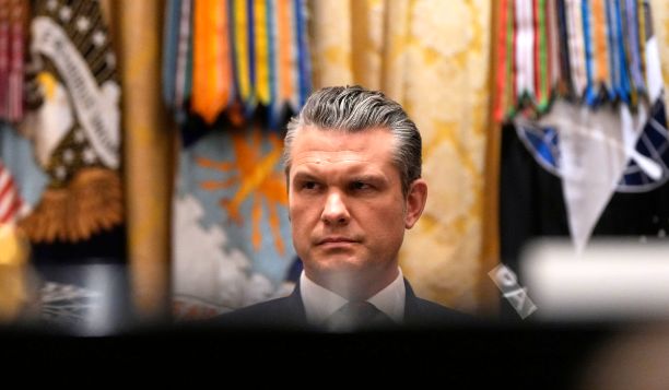 وزیر جنگ آمریکا: ممنوعیت حمل سلاح شخصی توسط نیروهای نظامی در پایگاه‌های نظامی آمریکا لغو شد