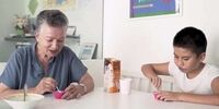 این کودک عجیب مبتلا به گرسنگی دائمی است!