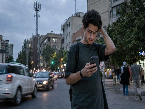 فیلترینگ، برق یا دکل؛ مقصر افت کیفیت اینترنت کدام است؟ | گلایه کاربران سه اپراتور اصلی از اختلالات و ناپایداری اینترنت
