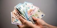رشد پلکانی قیمت دلار در بازار آزاد و رسمی
