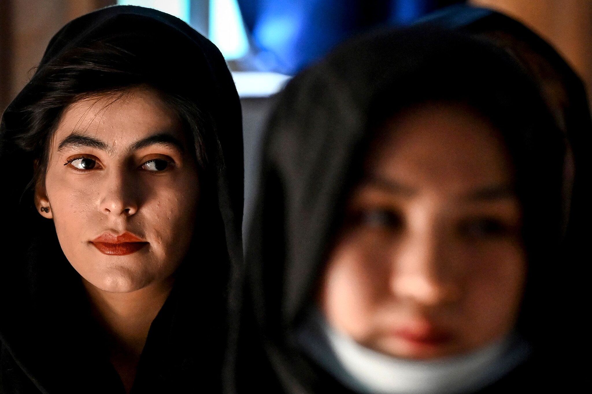 رفتار وحشیانه طالبان با یک دختر باحجاب!+فیلم