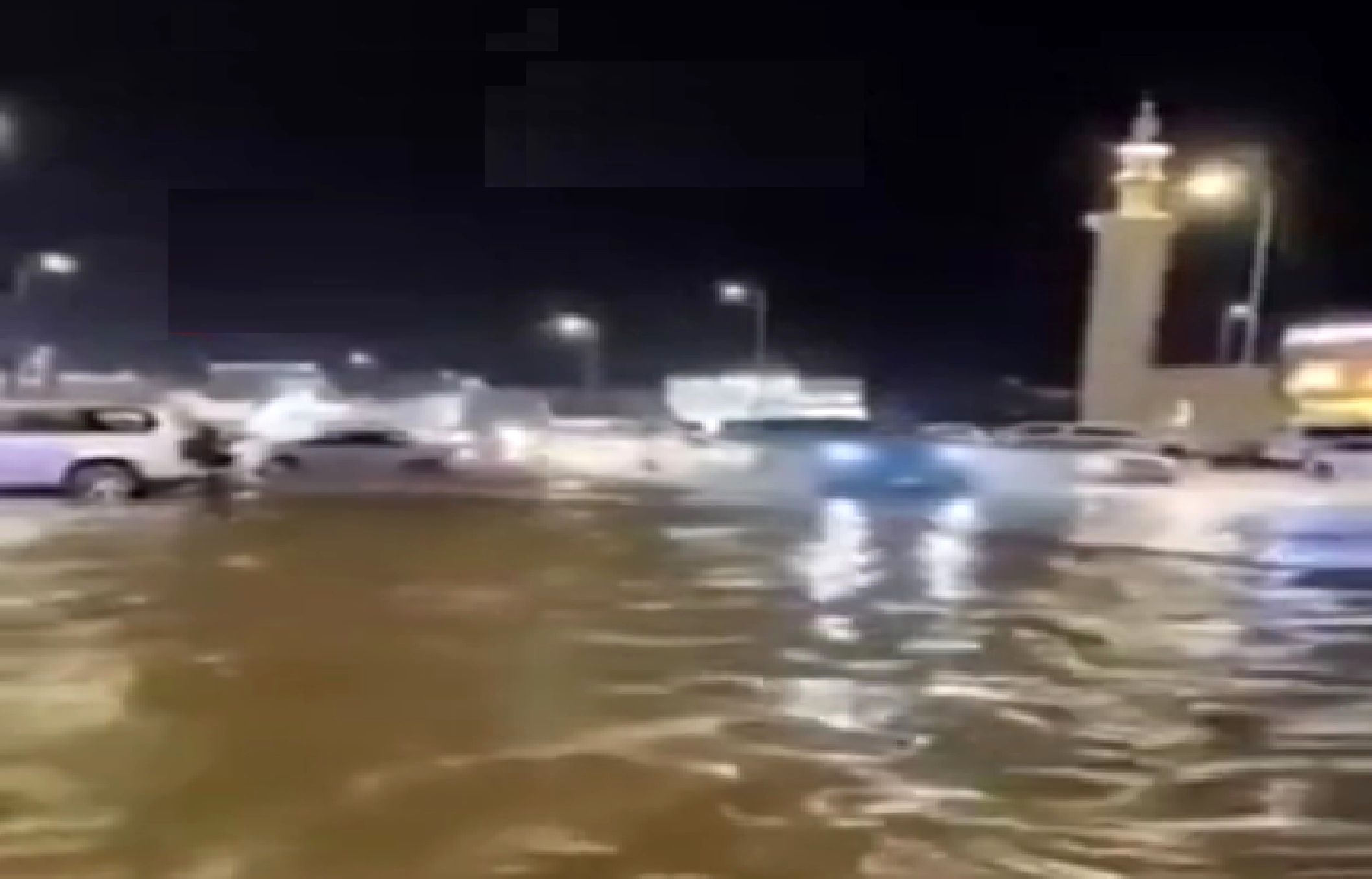 لحظه جاری شدن سیل در عسیر عربستان + فیلم