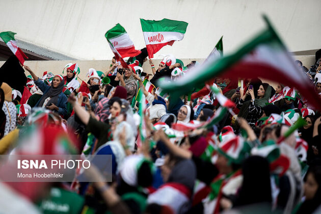 منتخب تصاویر نخستین حضور قانونی زنان ایرانی در ورزشگاه آزادی