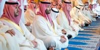 تصویر پربازدید و خبرساز از پادشاه عربستان در نماز عید فطر