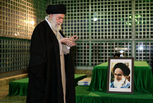 حضور رهبر انقلاب در حرم امام خمینی(ره)+عکس ها