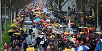 اعتراض هزاران شهروند هلندی به محدودیت های کرونایی