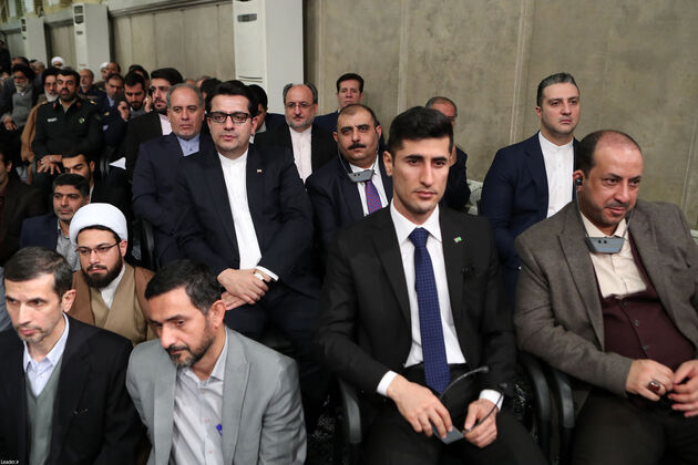 تصاویر دیدار مسئولان نظام، مهمانان کنفرانس وحدت و سفرای کشورهای اسلامی با رهبری