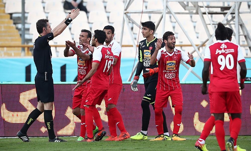 جشن قهرمانی پرسپولیس به تعویق افتاد