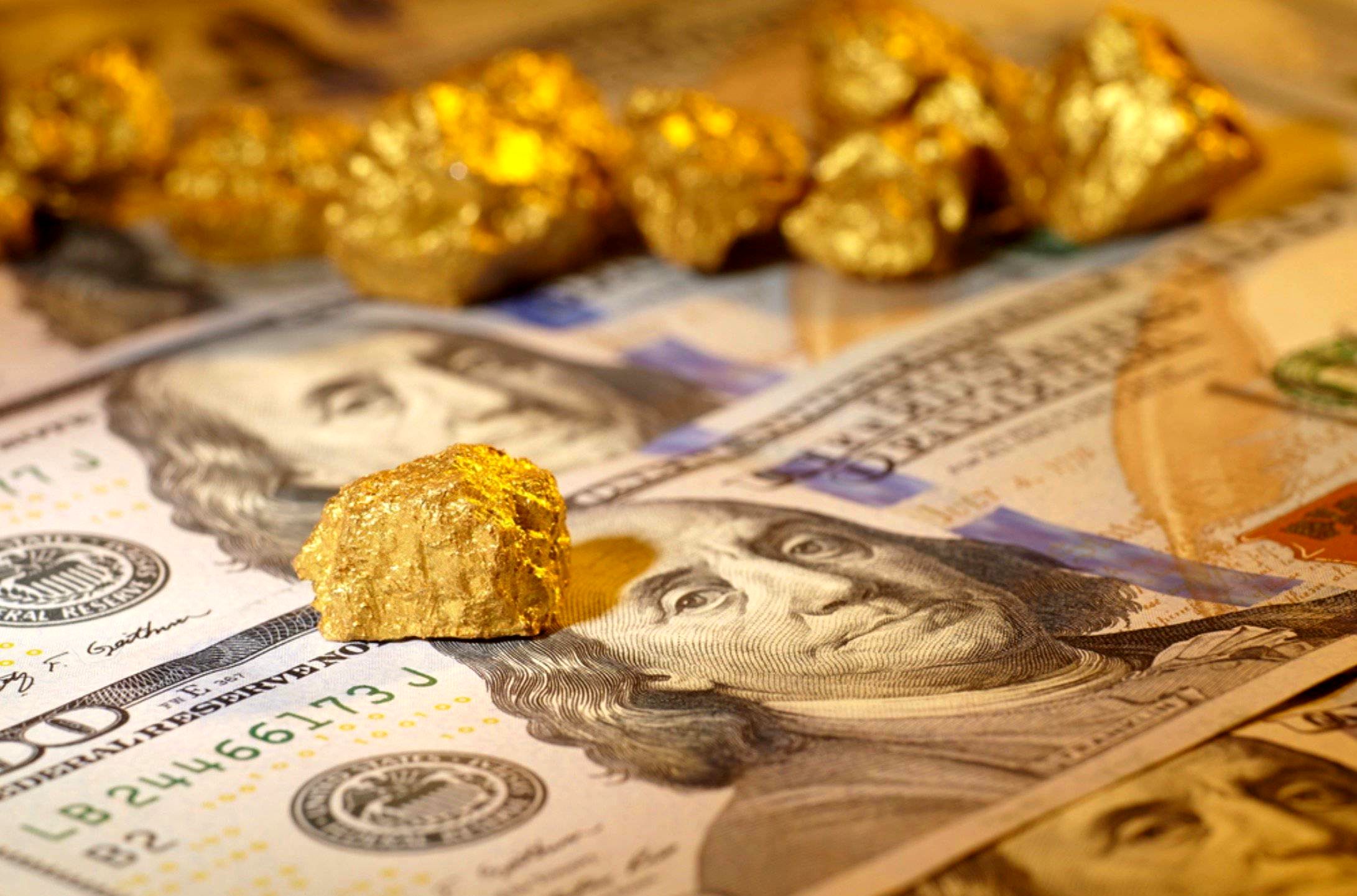 ریزش همزمان قیمت دلار، سکه و طلا /درهم نزولی شد