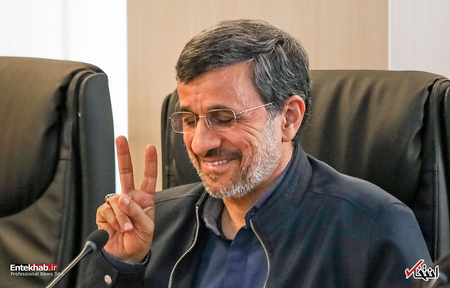 انواع ژست‌های احمدی‌نژاد در جلسه امروز مجمع تشخیص مصلحت نظام