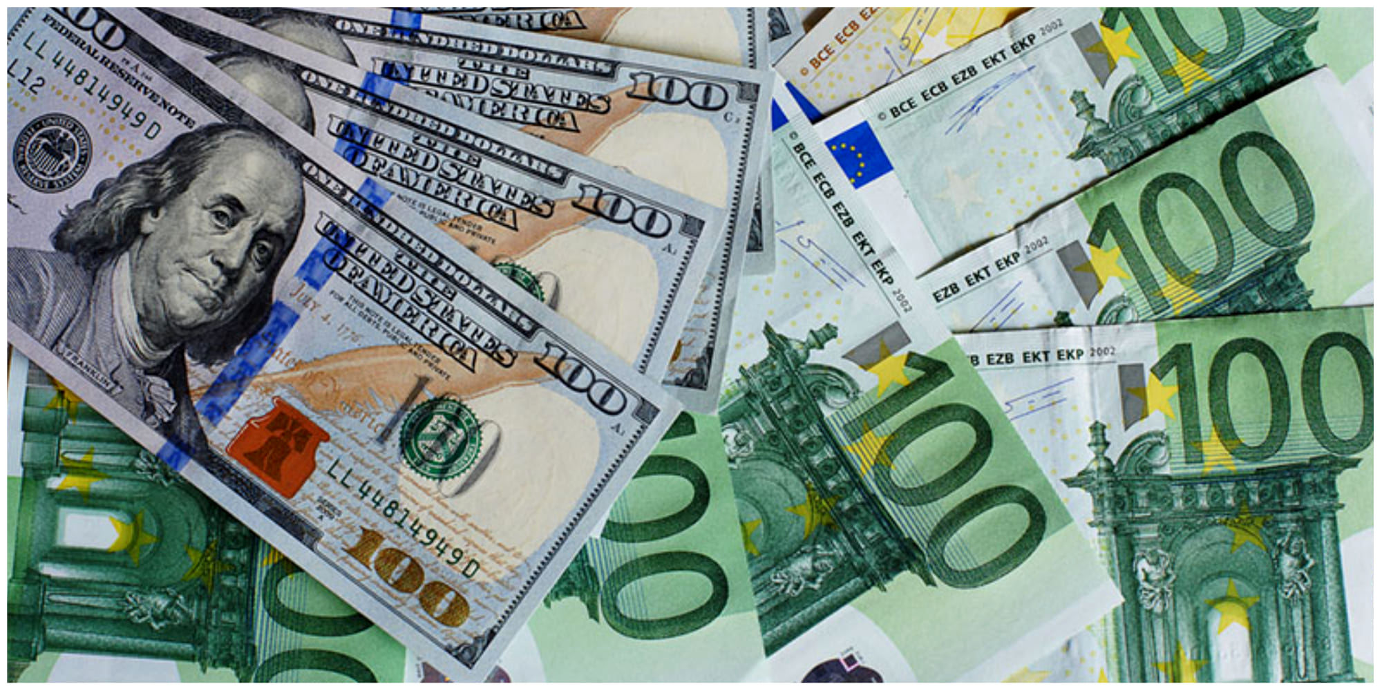 نوسان کاهشی نرخ دلار و یورو در مرکز مبادله / سکه و نیم سکه قد کشیدند
