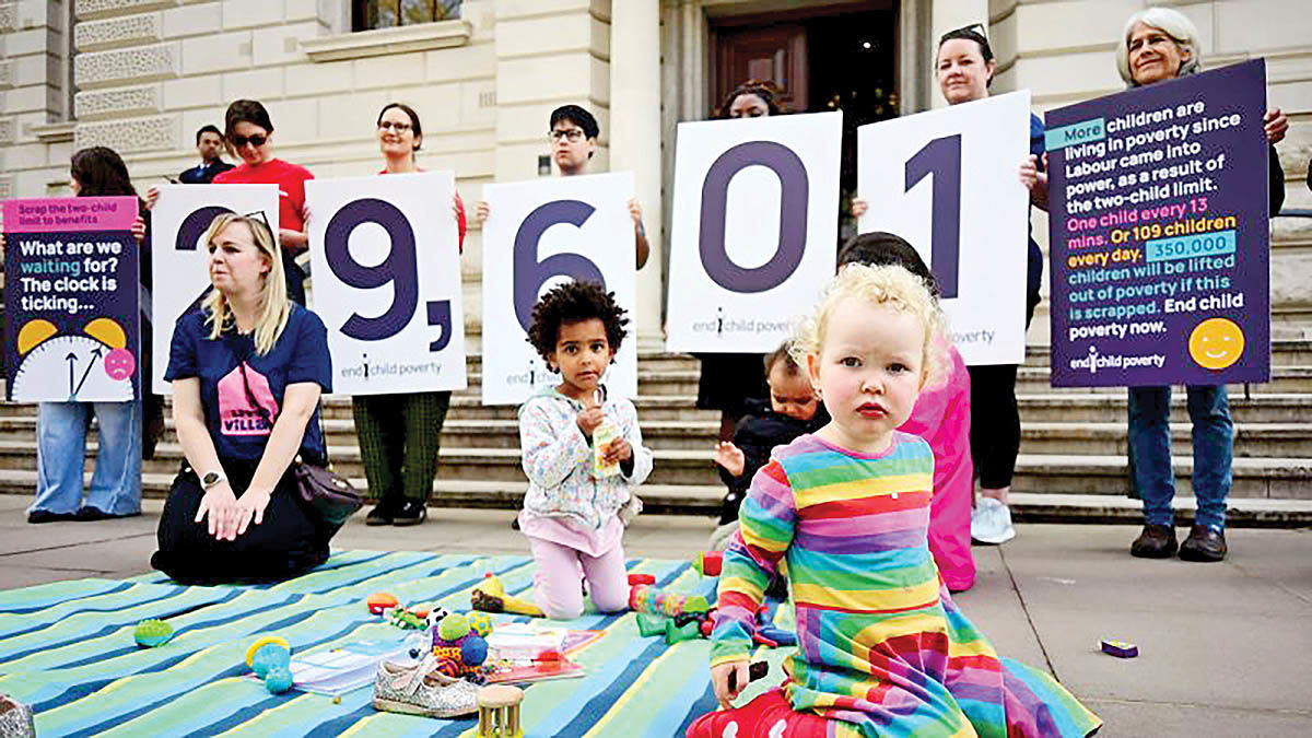 فقر کودکان در بریتانیا به بالاترین حد رسید؛ همیشه در ترس زندگی می‌کنید / جای خوبی برای بزرگ کردن فرزندان نیست