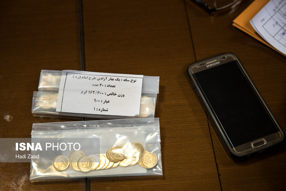 هدررفت یک تن طلای ایران در شکاف قیمت دلار 4200 تومانی و دلار غیررسمی