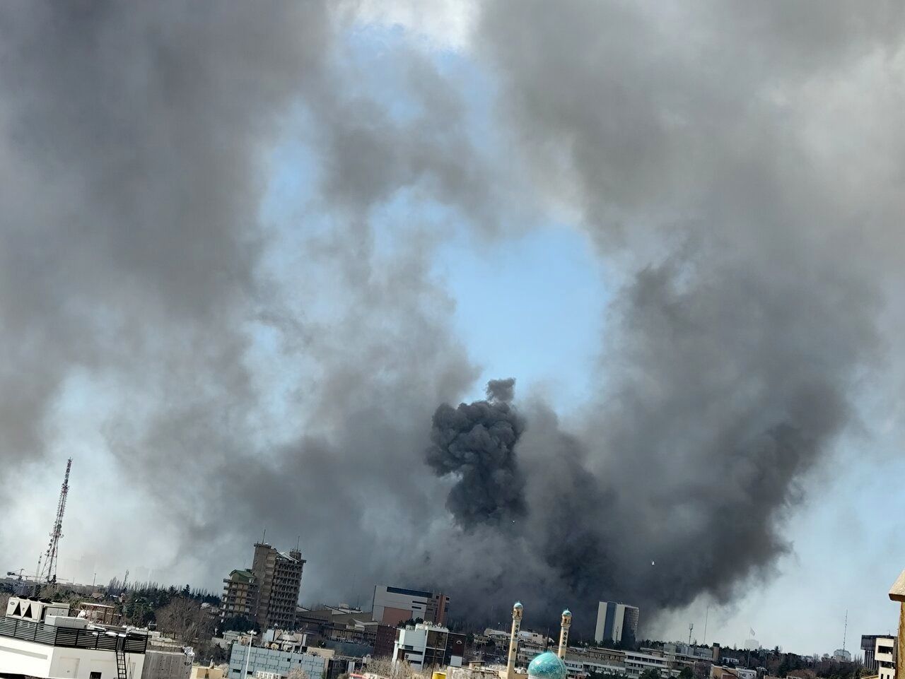 نخستین تصاویر از حملات امروز یکشنبه اسرائیل و آمریکا به تهران