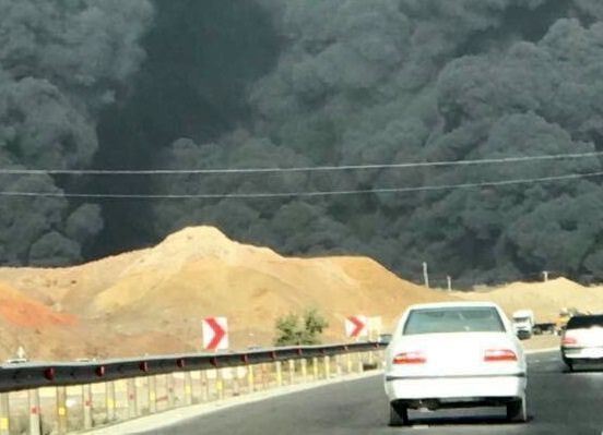 دود عظیم حاصل از آتش سوزی مرگبار مخازن مواد نفتی در بندرعباس + عکس