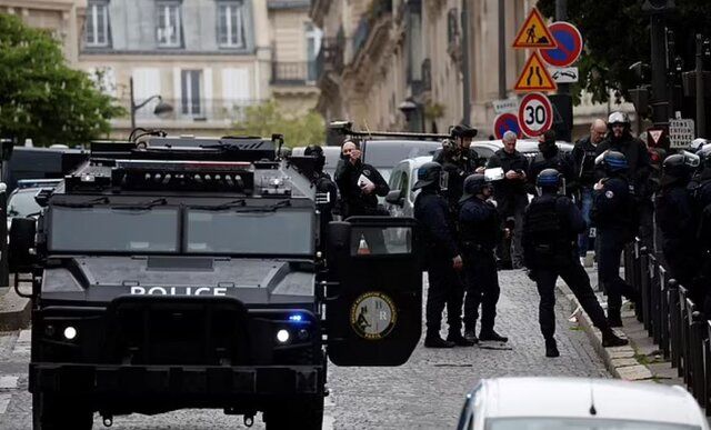 حضور نیروهای امنیتی فرانسه در مقابل کنسولگری ایران در پاریس + فیلم