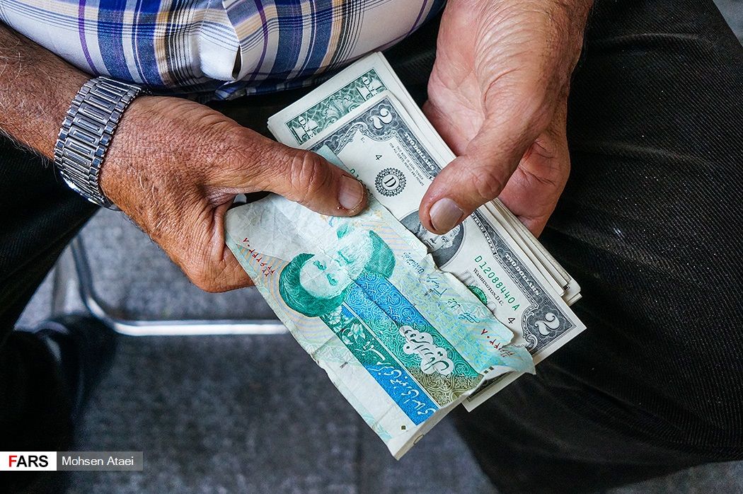 معاملات میلیونی قیمت دلار را برگرداند/ «خط دلار» در بازار تهران یعنی چه؟