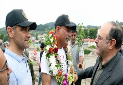 کوهنورد سوادکوهی پس از فتح اورست به زادگاهش بازگشت