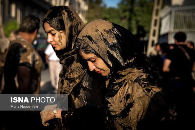  مراسم «گل‌مالی» لرستانی‌ها در خرم‌آباد و تهران