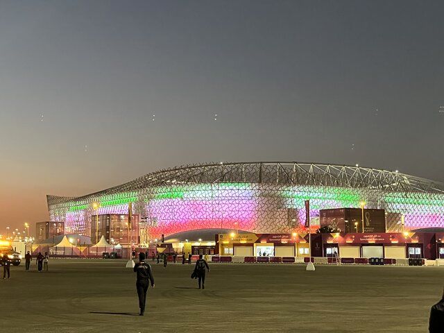 ورزشگاه «احمد بن علی» قطر رنگ پرچم ایران شد+عکس