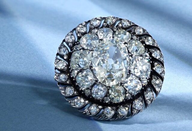 جواهر «ناپلئون» حراج میشود