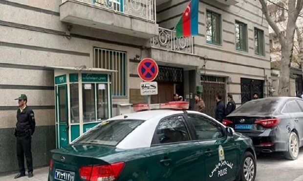 این اسلحه در دست مهاجم سفارت آذربایجان بود+عکس