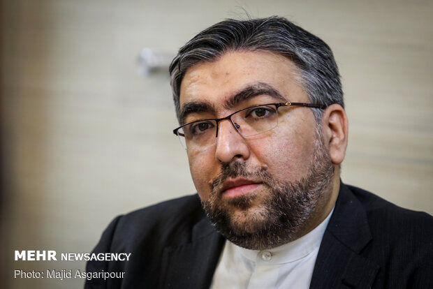 عضو کمیسیون امنیت ملی: همه تحریم‌های ایران باید لغو شود
